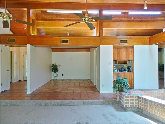 4th image of 1101 Deacon Dr