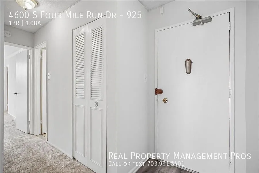 Great location, striking balcony views, abundant closet space, and reserved parking. — Photo 2