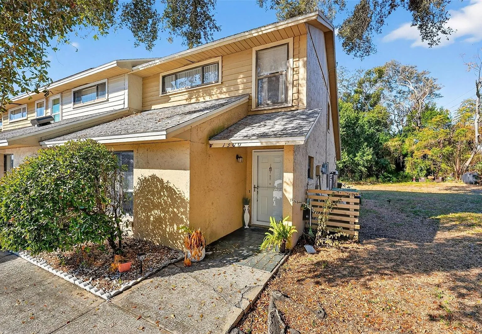 2 bed, 2.0 bath, 1240 sqft, $2,300 — Photo 1