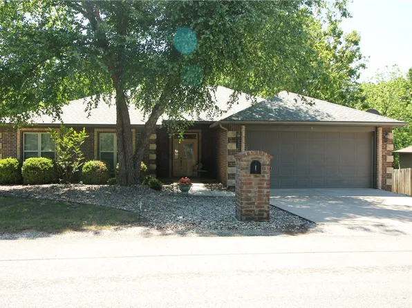 1 Lillian Ln, Bella Vista, AR 72715
