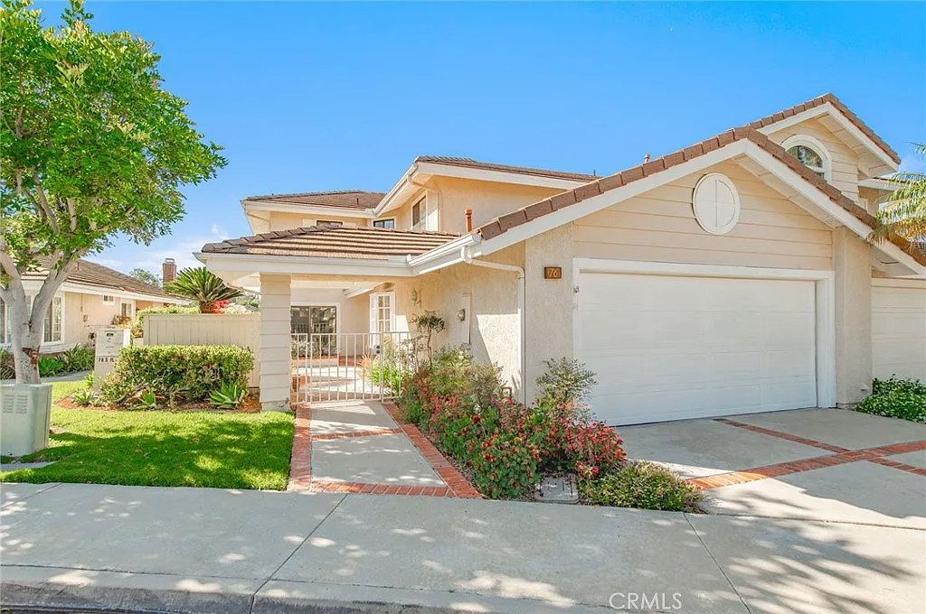 Building Photo - 76 Fairlake #23