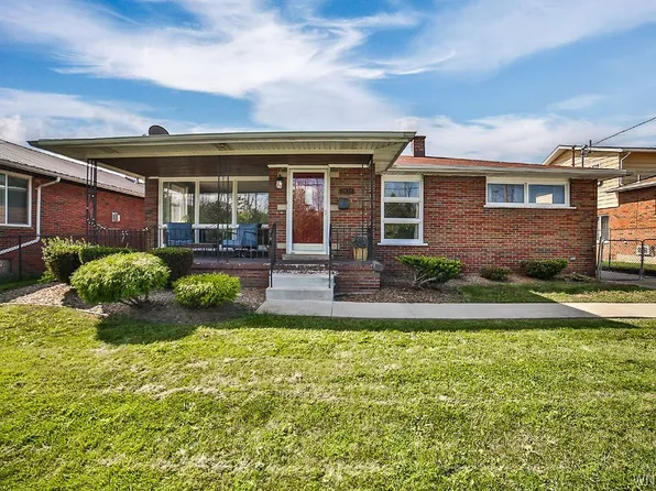 2638 Parkview Dr, Niagara Falls, NY 14305