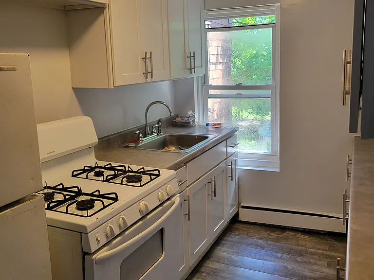 137 William St #1 — Photo 4