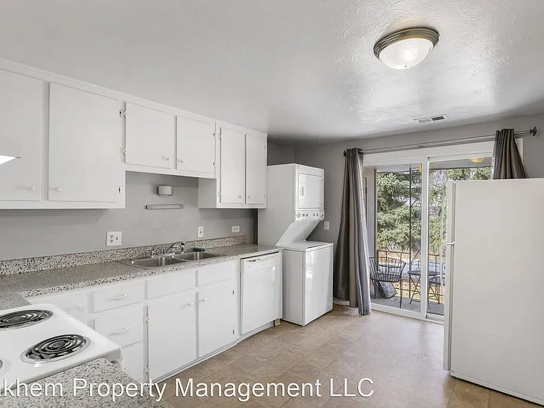 6275 W 11th Ave — Photo 3