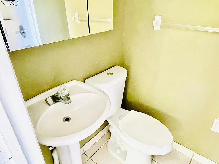 1445 SW 33rd St — Photo 23