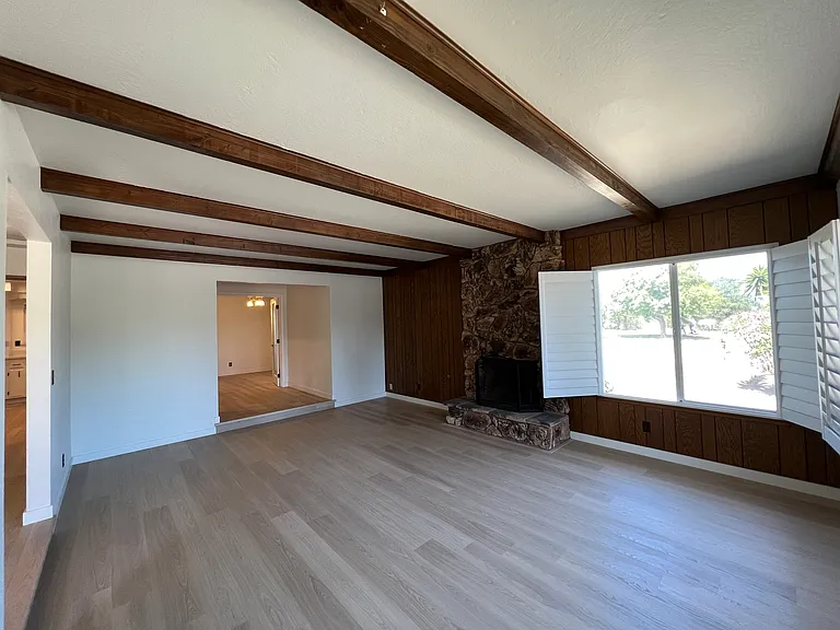 701 Bay St — Photo 7