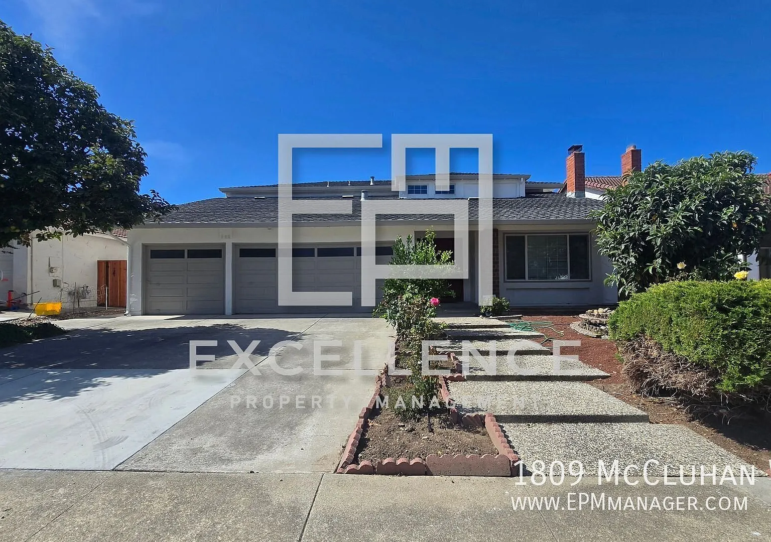 Newly Updated 5/3.5 House with 3 Car Garage, Full Bedroom and Bath Downstairs, Wet Bar, New Floor... — Photo 1