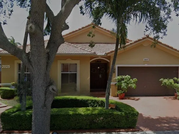 8809 NW 169th Ter, Miami Lakes, FL 33018