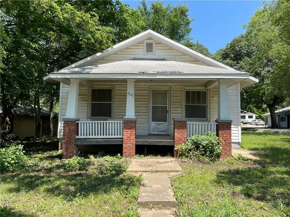 1617 E Wall St, Fort Scott, KS 66701