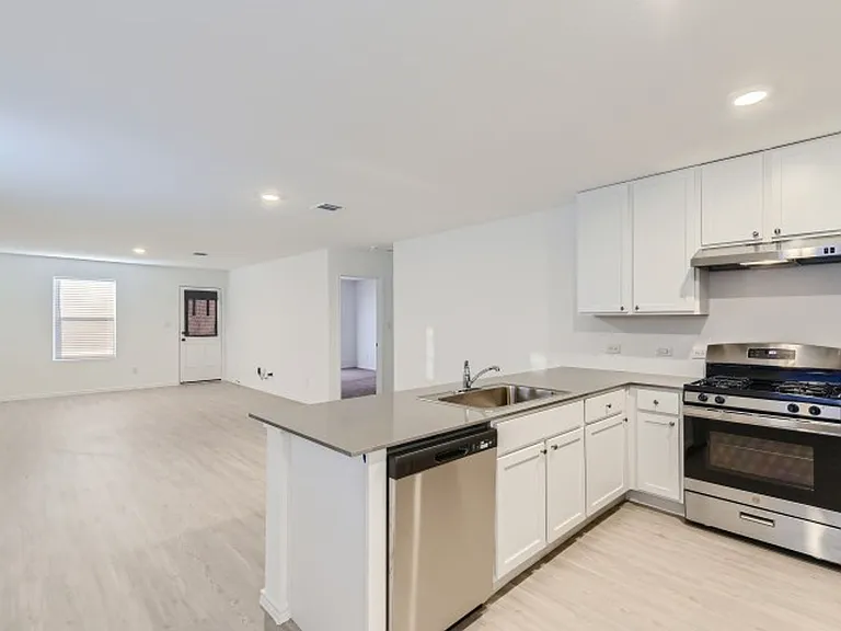 3414 Jacobs Wl — Photo 4
