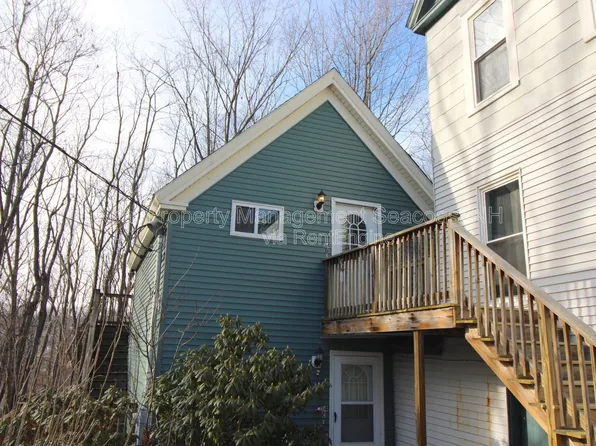 34 1st St Unit D, Berwick, ME 03901