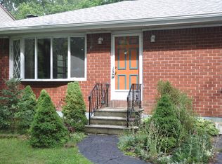 8 Oneil Rd, Albany, NY 12208