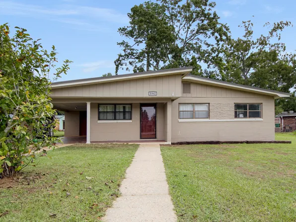 5392 College Dr, Graceville, FL 32440