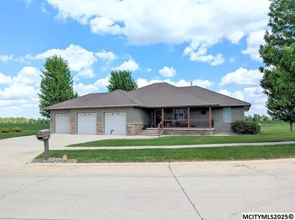 2938 Rainbow Dr, Mason City, IA 50401