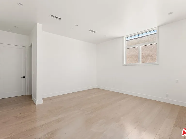 728 Indiana Ave — Photo 3