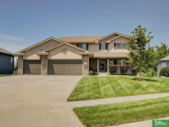 21314 Castlerock Ln, Gretna, NE 68028