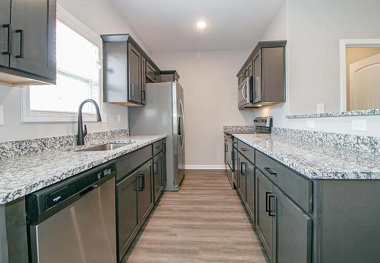 1115-E1 Hillwood Dr — Photo 8