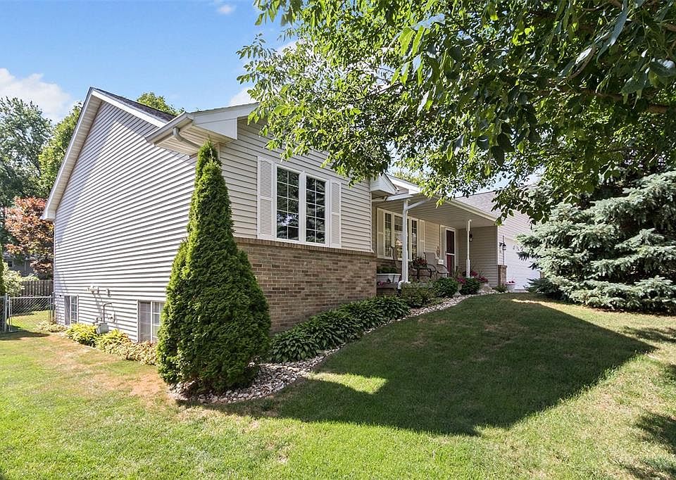 Lovely Ranch located on a quiet cul-de-sac