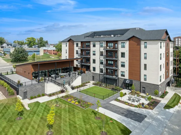 1953 1st Ave NE, Cedar Rapids, IA