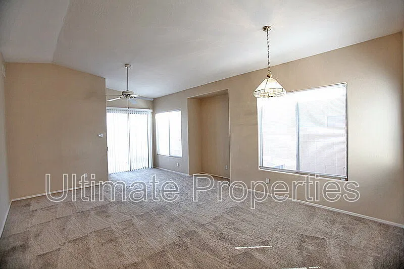 3 bed, 2.0 bath, 1407 sqft, $2,095 — Photo 3