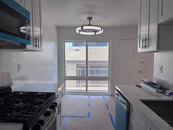 5th image of 125 S Croft Ave APT 7