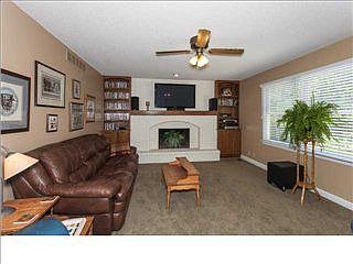 4th image of 2411 N Governeour St
