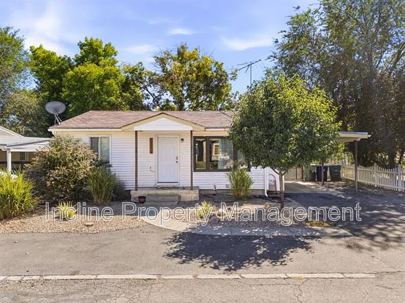 2 bed, 1.0 bath, 750 sqft, $1,200 — Photo 3