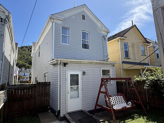 4th image of 1015 Garfield St