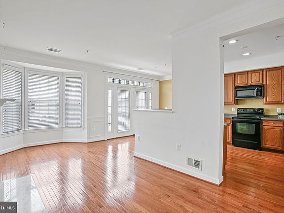5th image of 13525 Davinci Ln #70