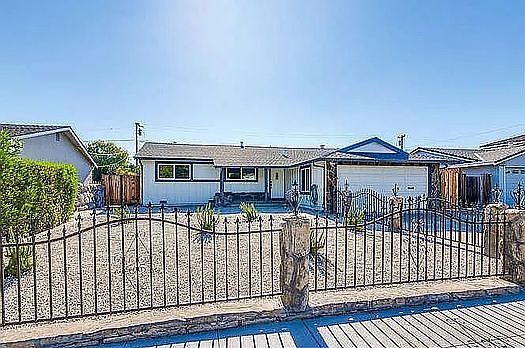 3rd image of 636 Ginden Dr