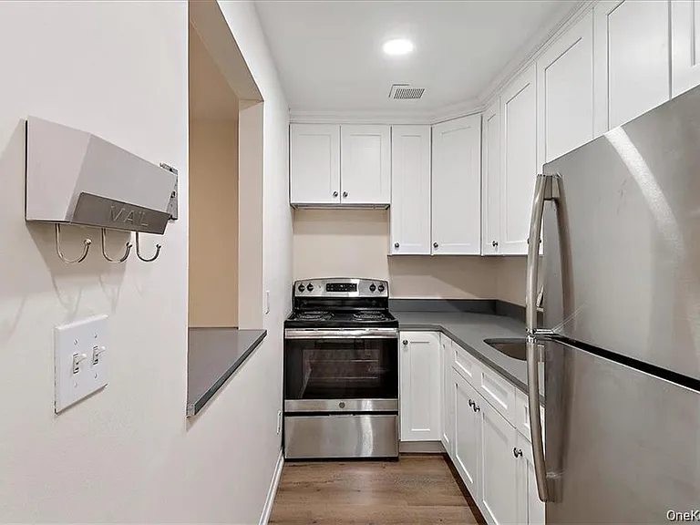 142 Trenchard St #2E — Photo 4