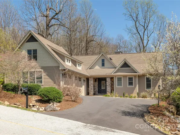 23 Dartmoor Ct, Flat Rock, NC 28731