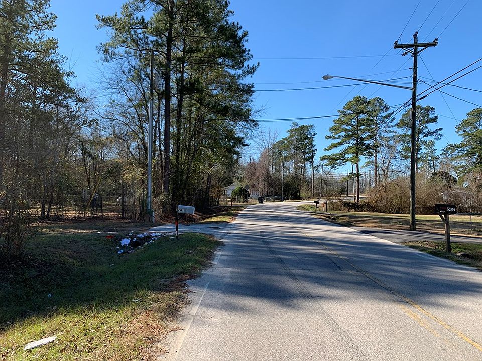 2nd image of 2418 Plantation Rd