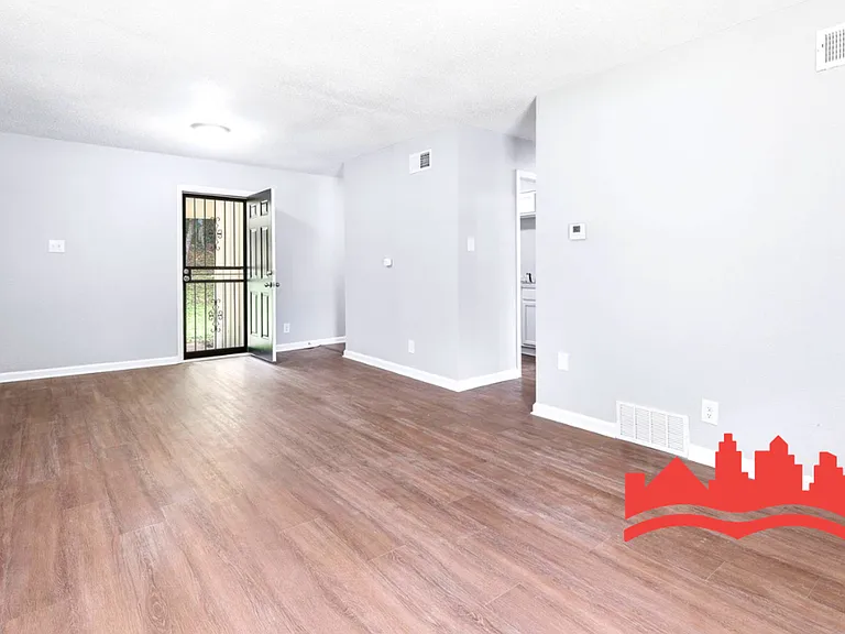 2348 Millbrook Ave — Photo 7
