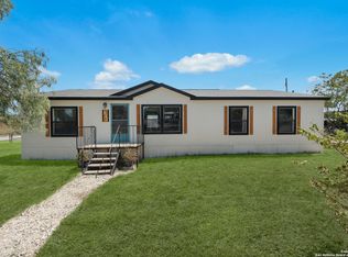 622 Webb Ave, Devine, TX 78016