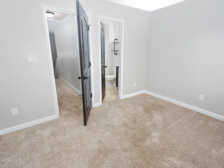 204 Gillcrest Ct — Photo 13