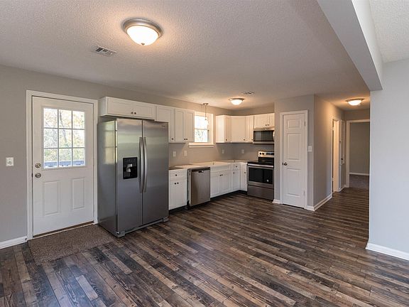 5th image of 1316 Courtney Dr