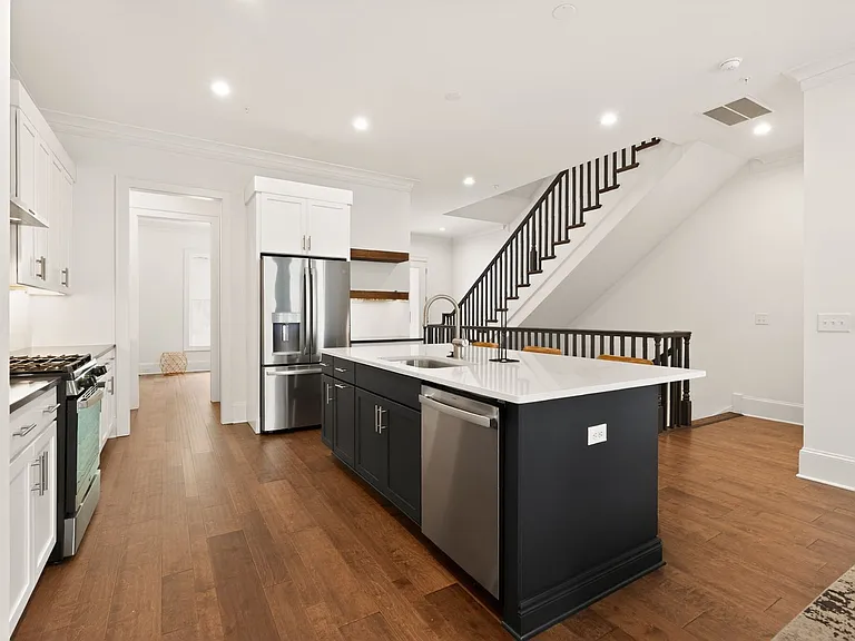 333 SE Eheart St — Photo 13
