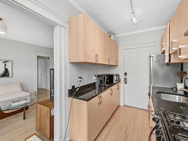 118 Riverway #32 — Photo 4