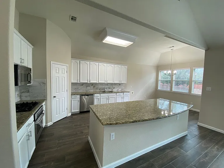 5668 Imperial Meadow Dr — Photo 6