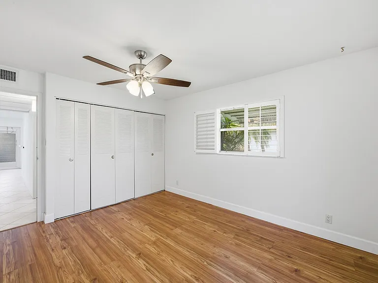 28 Seville Dr #B — Photo 16