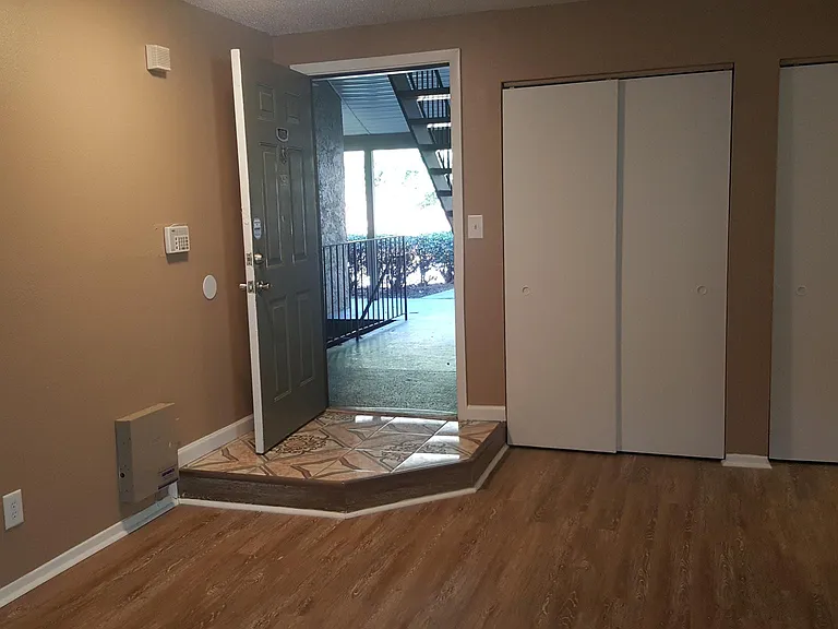 712 Seasons Pkwy — Photo 5