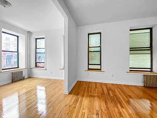 Rented by Compass | media 7