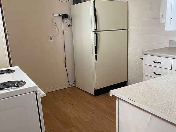 2nd image of 513 W 7th St #B