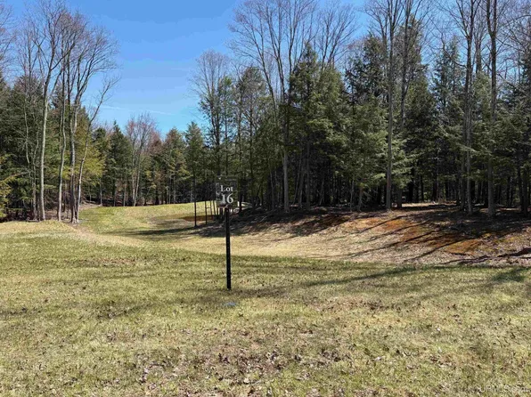 3441 Nuthatch Ln, Marquette, MI 49855