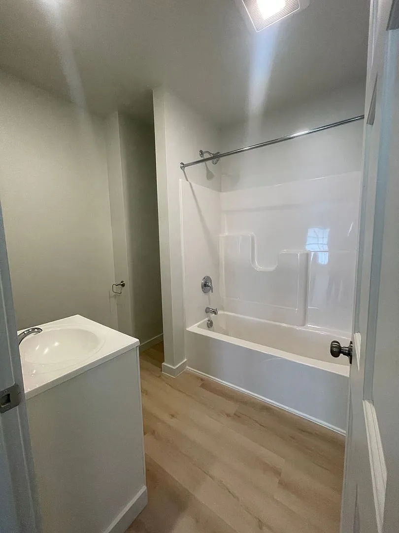 319 Pleasant St NEW — Photo 4