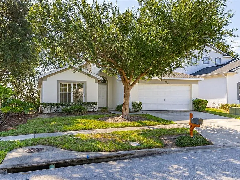 551 Castlemain Cir — Photo 1