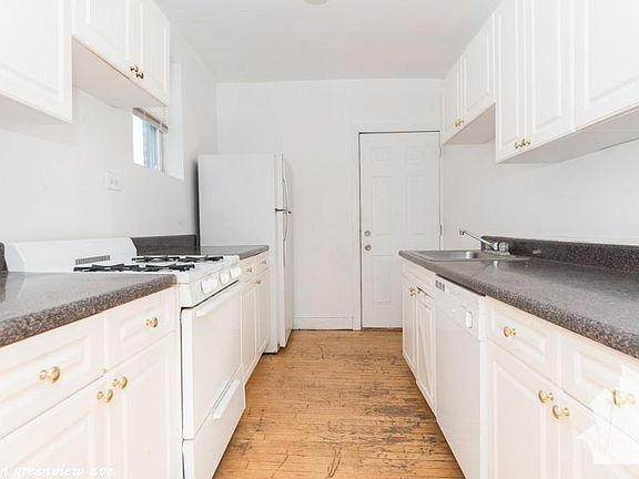2nd image of 3839 N Greenview Ave #312