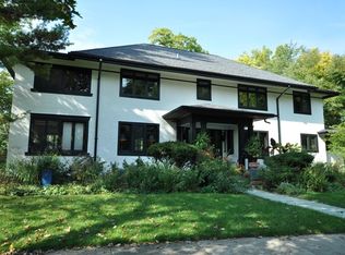 190 Maplewood Rd, Riverside, IL 60546