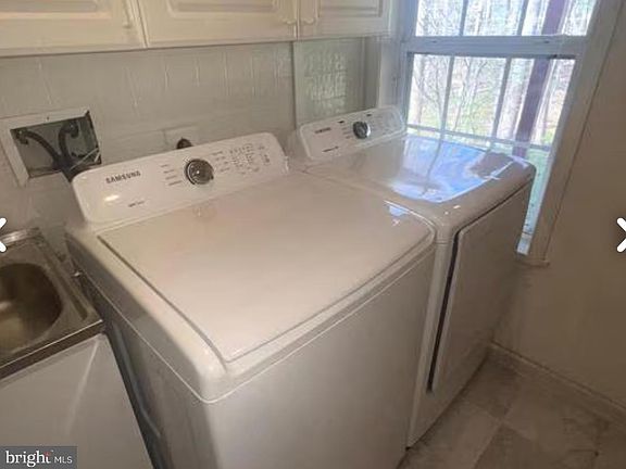 3rd image of 9241 Greenshire Dr